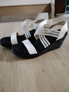 Skechers White Strappy Elastic Wedge Sandals
